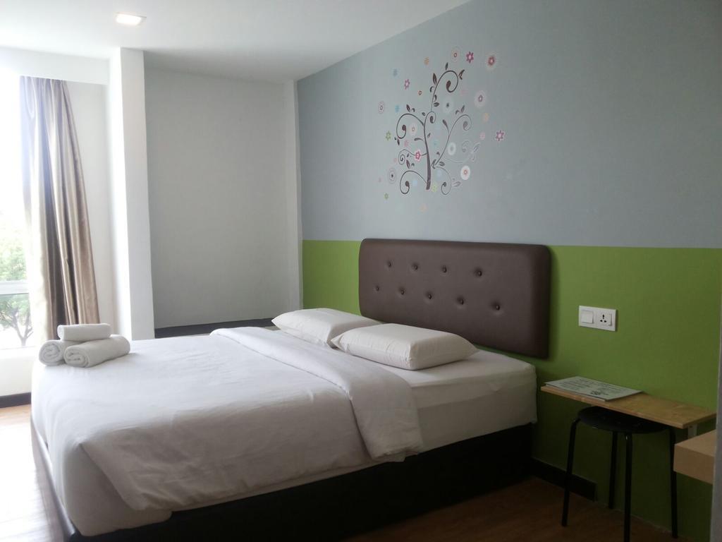 Hotel Viva Кланг Екстериор снимка
